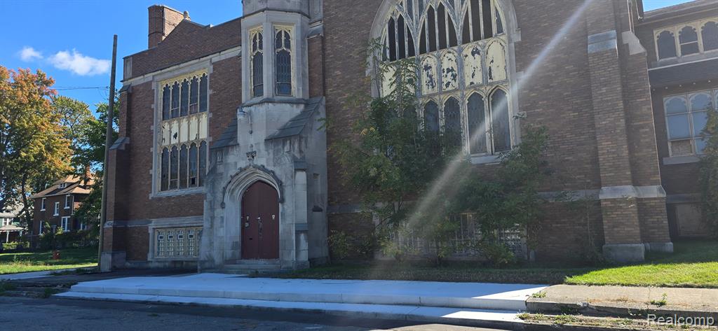 740 E GRAND Boulevard - Photo 3