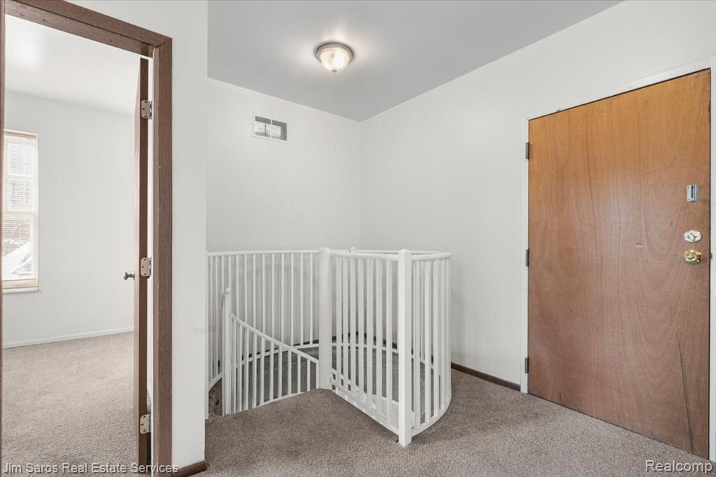 590 Parkview #201 Drive, Detroit, MI 48214 — Photo 17