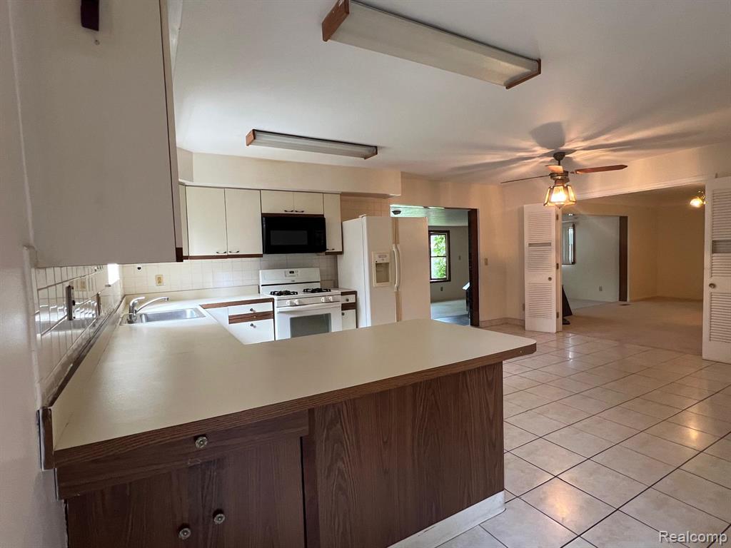 5757 ROUGE Court, Dearborn Heights, MI 48127 — Photo 3