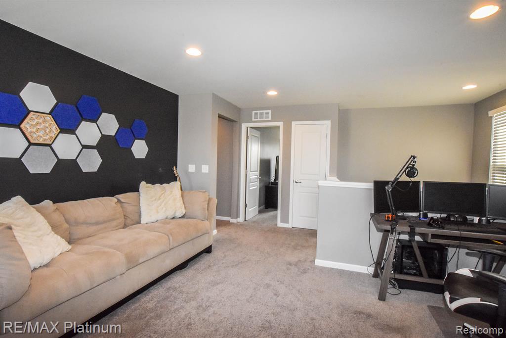 29914 BRAEBURN, New Hudson, MI 48165 — Photo 37