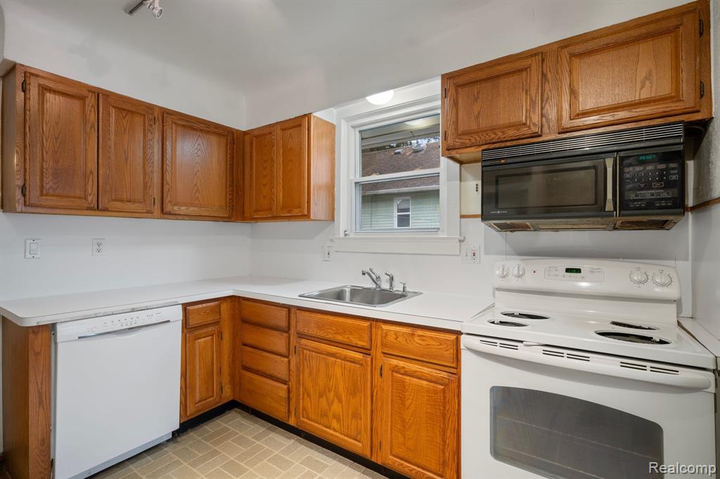 606 OAKLAND Avenue, Royal Oak, MI 48067 — Photo 35