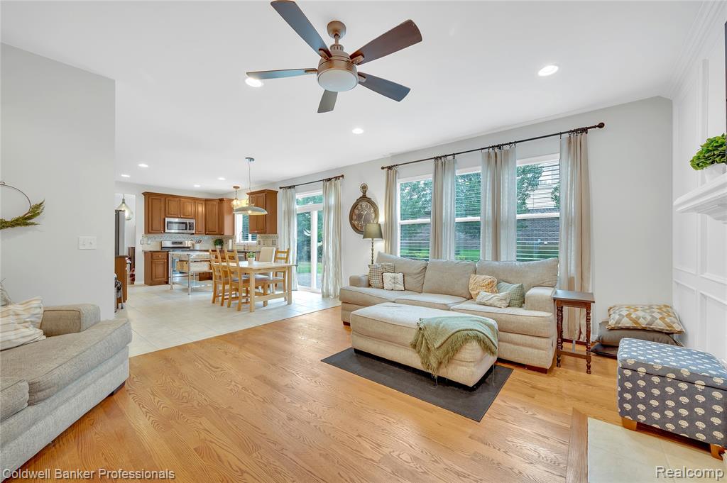 597 Bay Pointe Drive, Oxford, MI 48371 — Photo 11