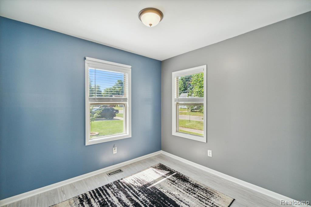 4235 RED ARROW Road, Flint, MI 48507 — Photo 8