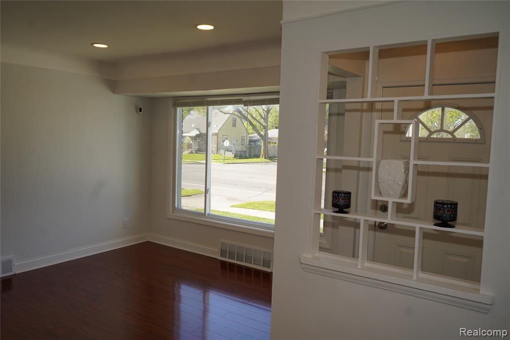 16047 W Chicago Street, Detroit, MI 48228 — Photo 6