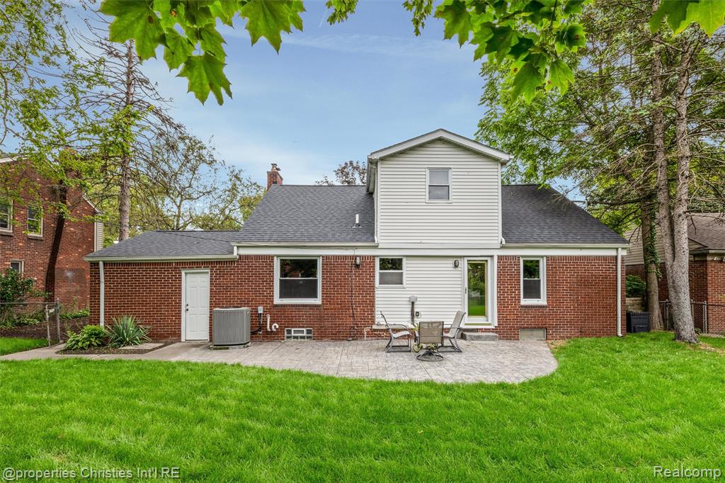 13323 Hart Avenue, Huntington Woods, MI — Photo 39