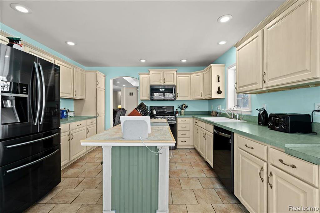 10772 ODELL Road, Fowlerville, MI 48836 — Photo 16