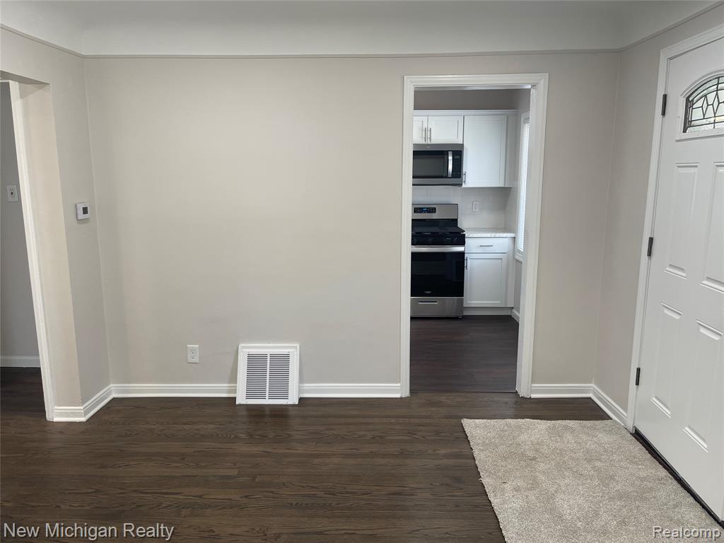 661 White Avenue, Lincoln Park, MI 48146 — Photo 4