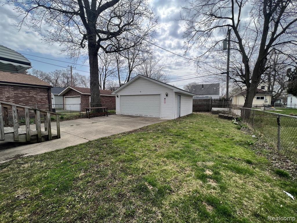 520 E BRICKLEY Avenue, Hazel Park, MI 48030 — Photo 3