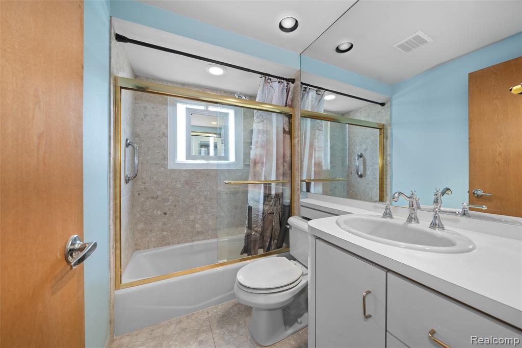 545 Woodbridge Circle, Waterford, MI 48327 — Photo 20