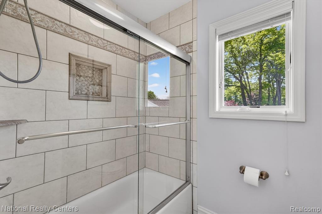 9326 Park Lane, Commerce Twp, MI 48382 — Photo 29