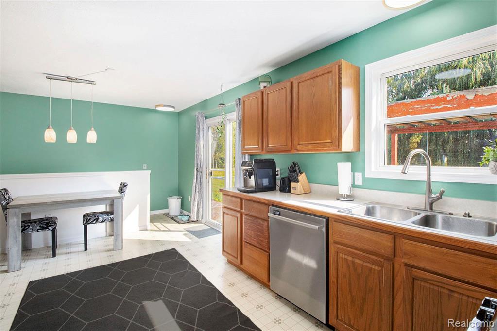 126 WALKER Drive, Morrice, MI 48857 — Photo 10
