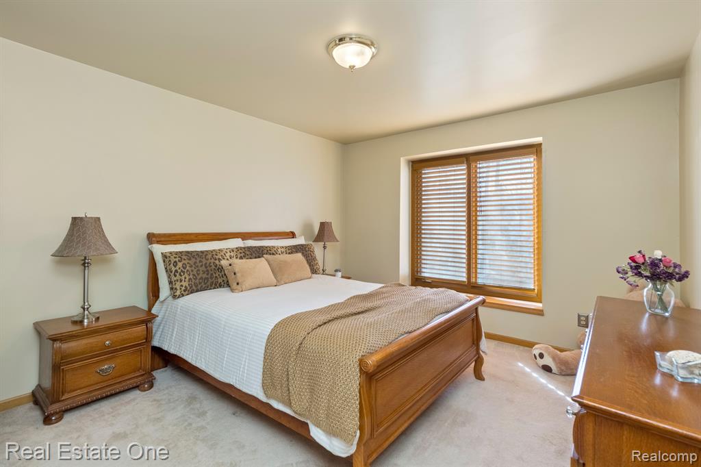 43581 NAVES Court, Clinton Twp, MI 48038 — Photo 35