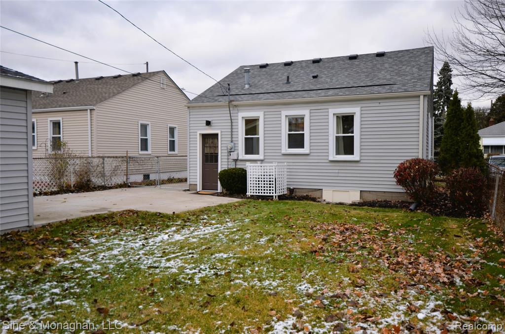 421 W Kalama Avenue S, Madison Heights, MI 48071 — Photo 37