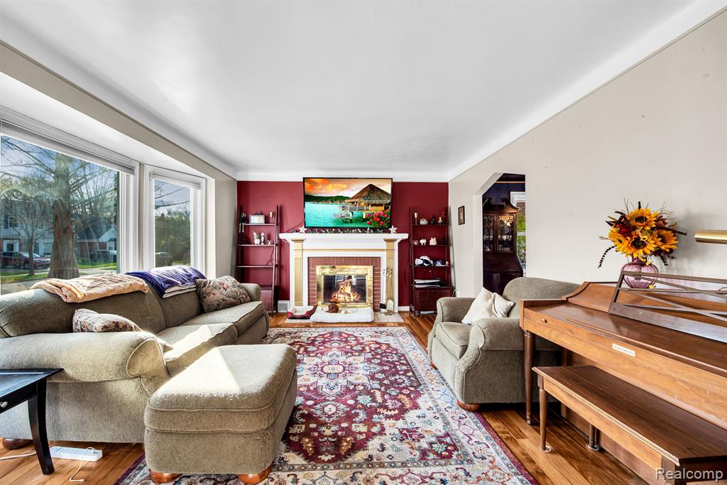 4994 HILLCREST Street, Grosse Pointe, MI 48236 — Photo 2