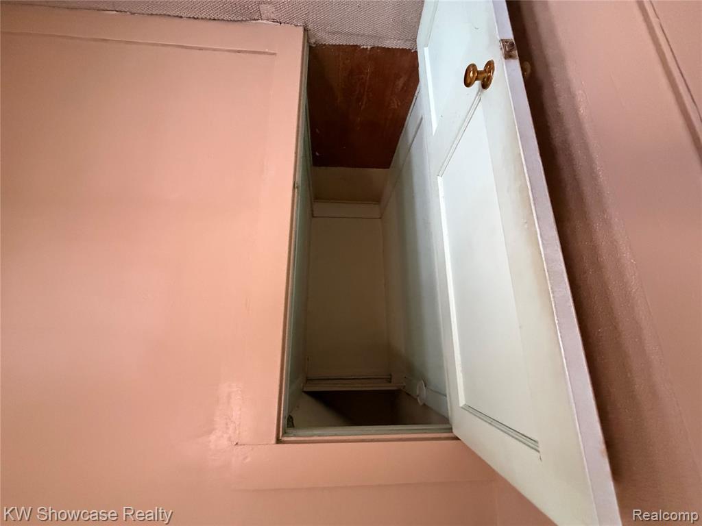 24 S Roselawn Street, Pontiac, MI 48342 — Photo 22