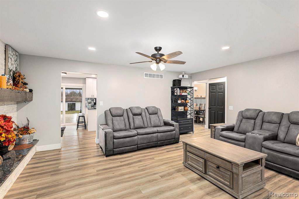 6319 Bristol Road, Swartz Creek, MI 48473 — Photo 10