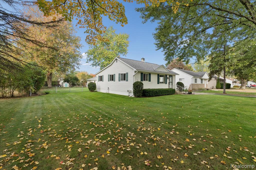 5159 Sashabaw Road, Clarkston, MI — Photo 2