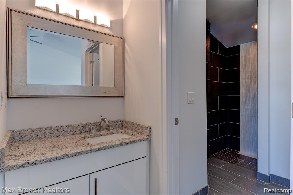 638 W 11 Mile Road, Royal Oak, MI 48067 — Photo 19