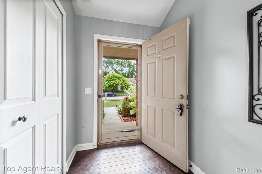 46891 Meadowview Court, Shelby Twp, MI 48317 — Photo 5