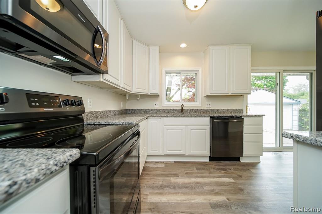 598 COVINGTON Street, South Lyon, MI 48178 — Photo 13