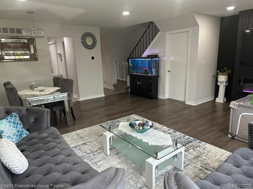 8212 CLAY, Sterling Heights, MI 48313 — Photo 7