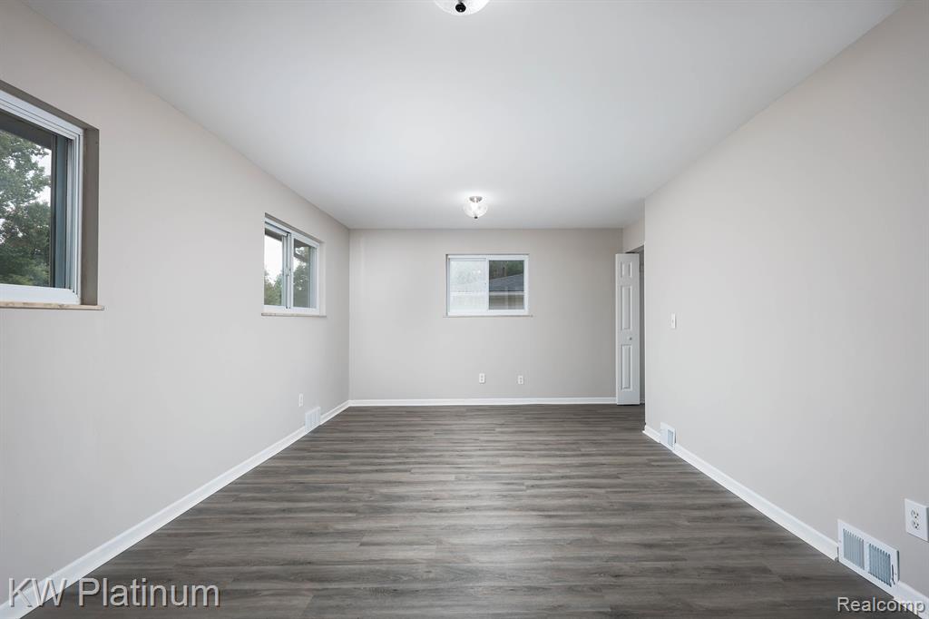 50659 Dartmoor Drive, Shelby Twp, MI 48317 — Photo 10