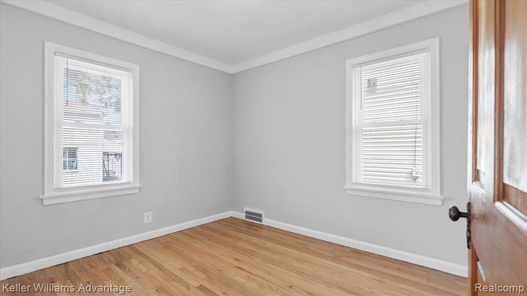 838 SAINT JOHNS Street, Wyandotte, MI 48192 — Photo 14