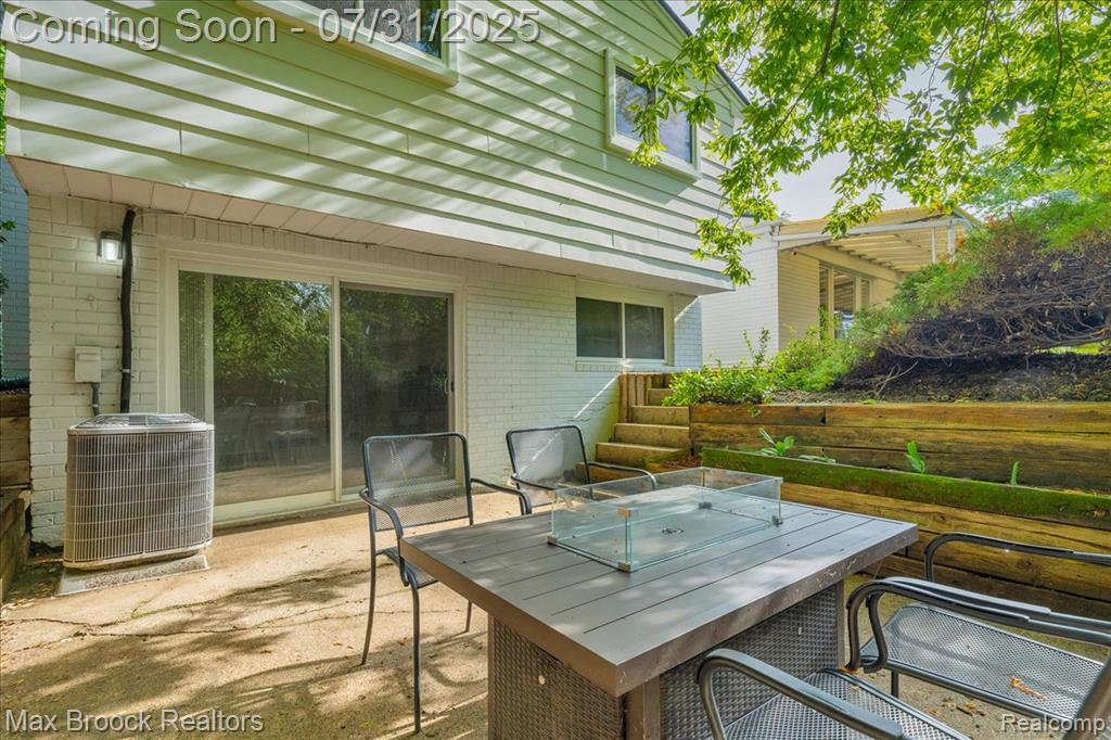536 Fox River Drive, Bloomfield Hills, MI 48304 — Photo 36