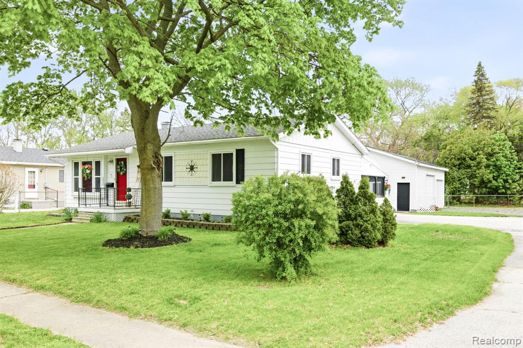 2824 Peavey Street, Port Huron, MI 48060 — front exterior