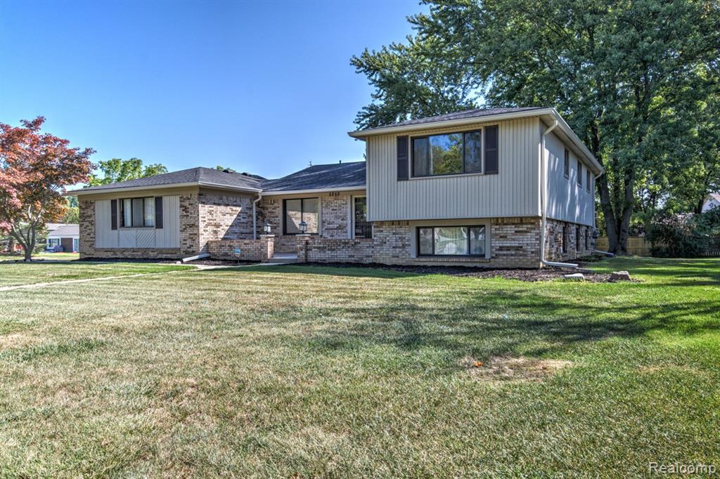 5250 Winchester Drive, Troy, MI 48085 — Photo 2