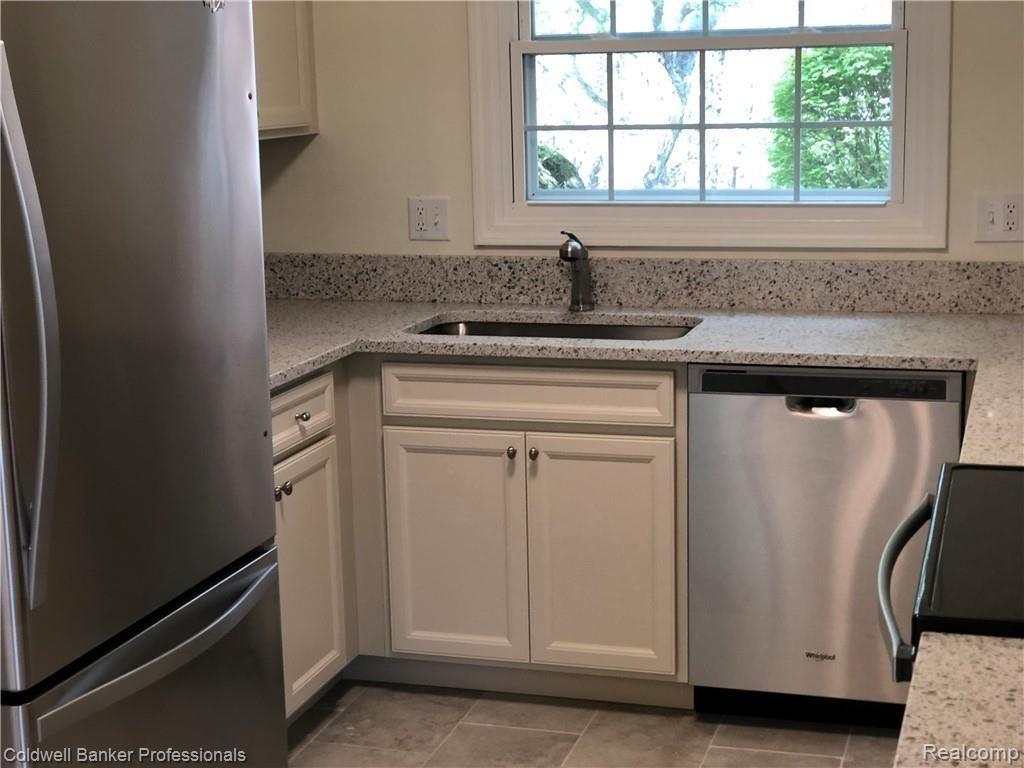 6264 Pepper Hill Street, West Bloomfield, MI — Photo 11