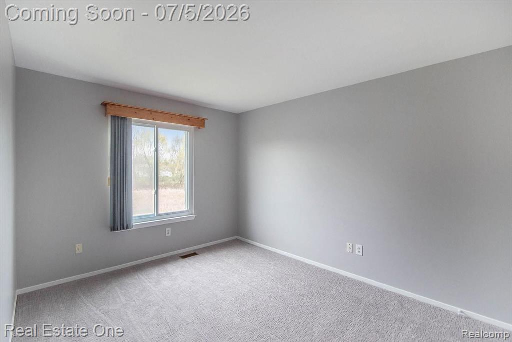 9527 GREENFIELD Court, Grand Blanc, MI 48439 — Photo 5