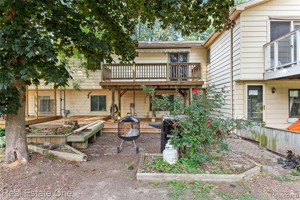 2509 Golden Shores Drive, Fenton, MI 48430 — Photo 29