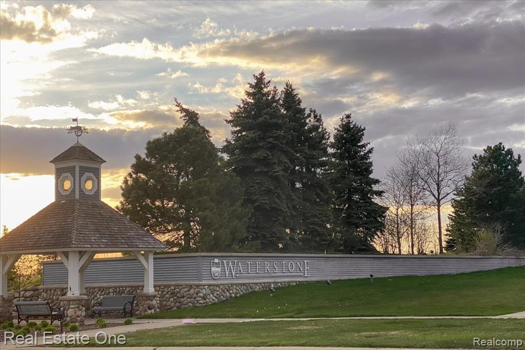 460 Golf Villa Drive, 9, Oxford, MI 48371 — Photo 35