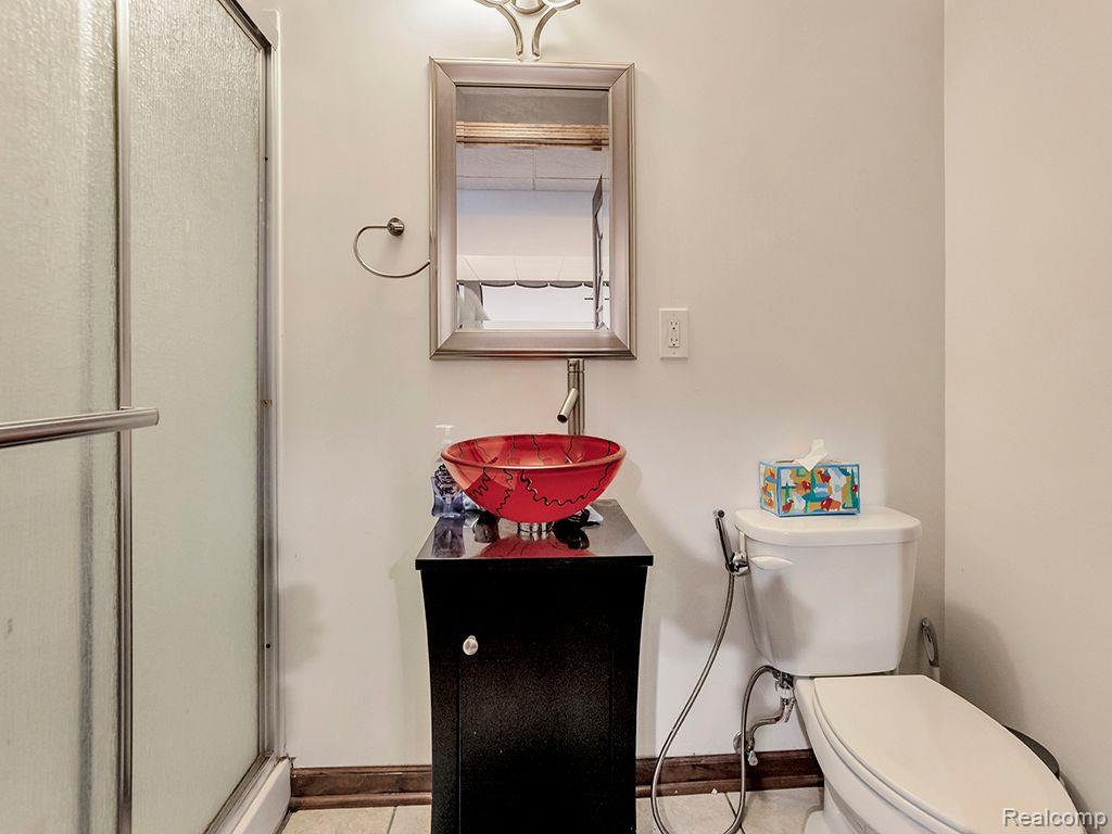 4166 BEDFORD Street, Dearborn Heights, MI 48125 — Photo 15