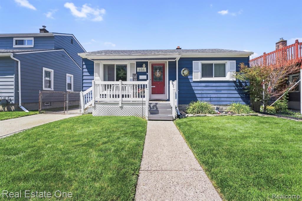 656 8th Street, Wyandotte, MI 48192