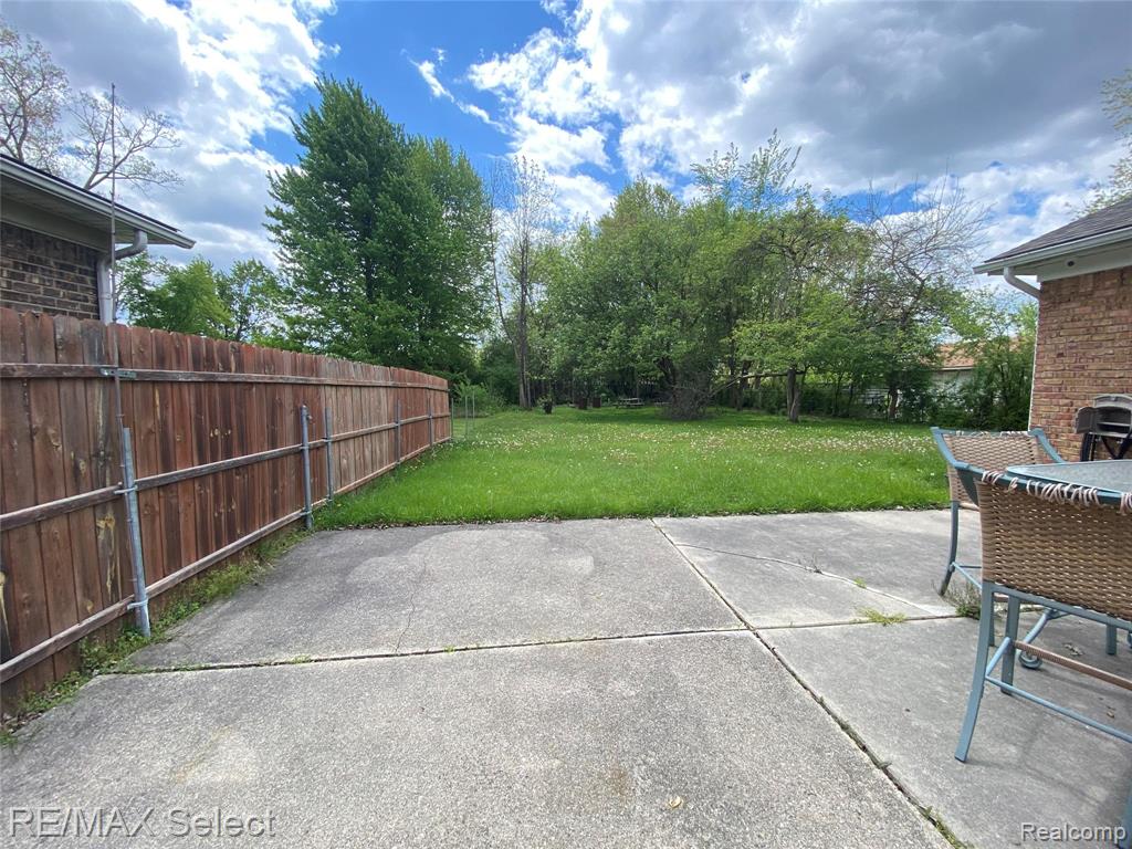 607 W Girard Avenue, Madison Heights, MI 48071 — Photo 5