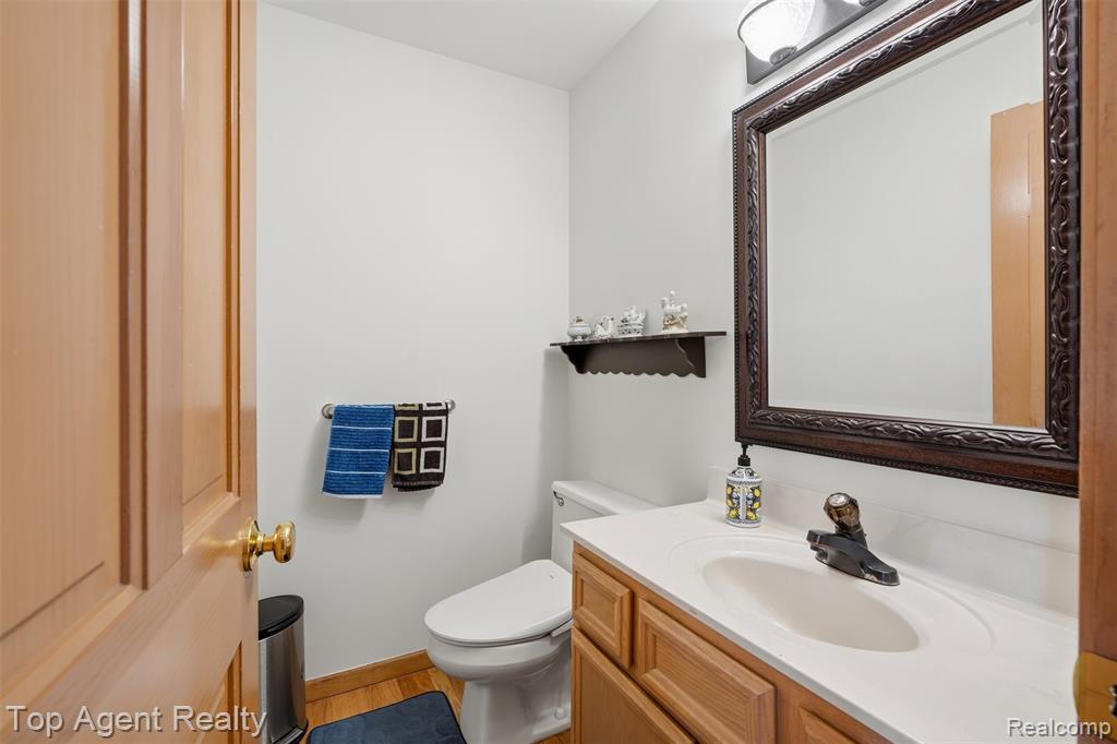 52825 Seven Oaks Drive, Utica, MI 48316 — Photo 20