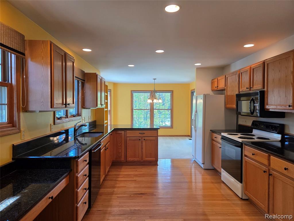 6102 Doveplum Drive, Brighton, MI 48116 — Photo 4