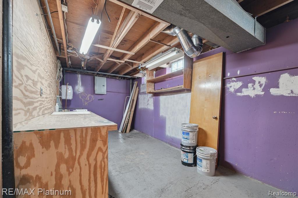 8685 Terri Drive, Westland, MI — Photo 32