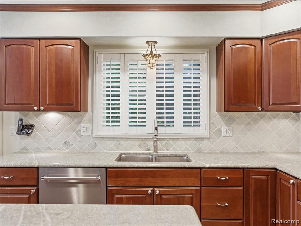 6394 Rose Boulevard, West Bloomfield, MI — Photo 22