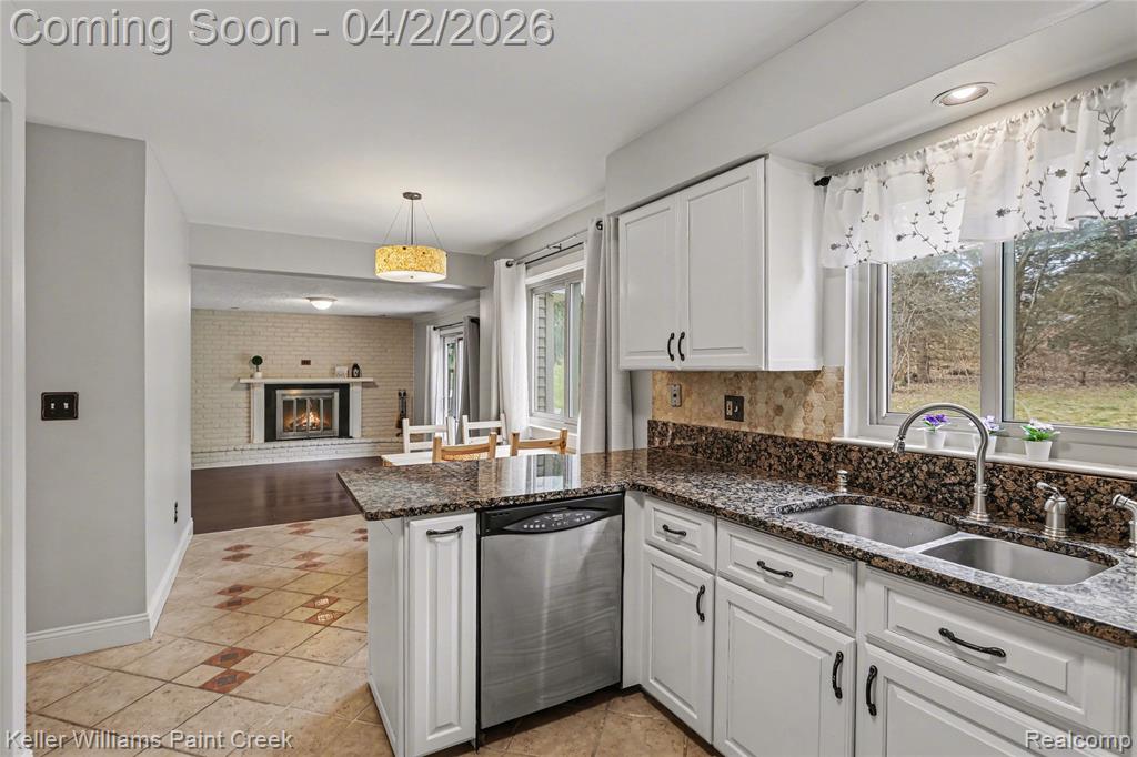893 Dressler Lane, Rochester Hills, MI 48307 — Photo 12