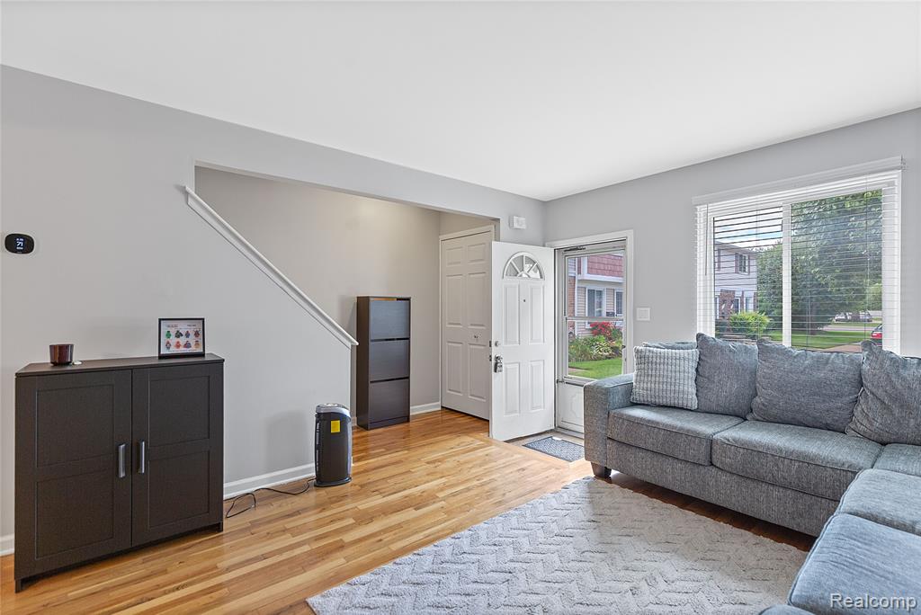45858 KENSINGTON, Utica, MI 48317 — Photo 3