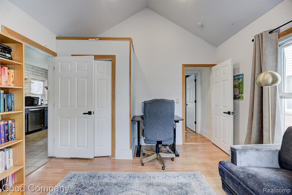 573 E Oakridge Street, Ferndale, MI 48220 — Photo 16