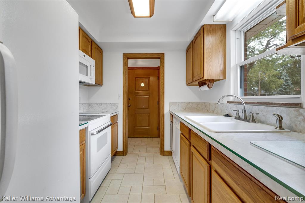 3979 Grindley Park Street, Dearborn Heights, MI 48125 — Photo 9