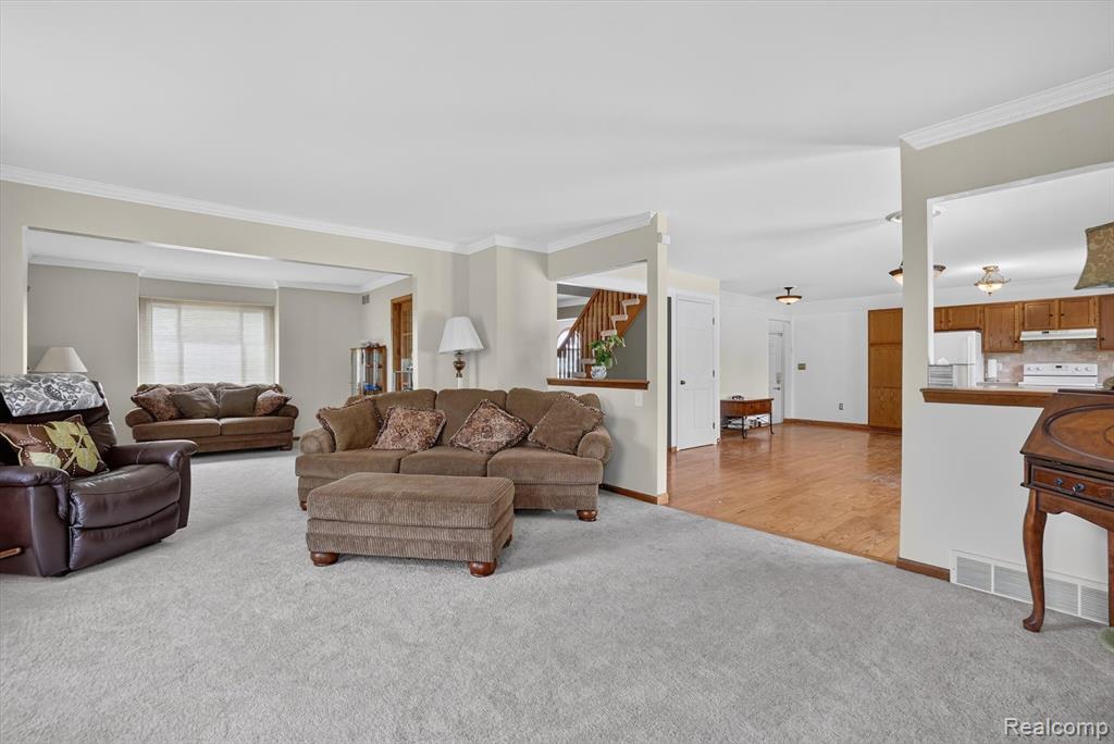 6888 Slawski Drive, Fowlerville, MI 48836 — Photo 8
