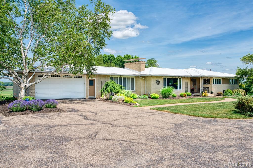 18999 Weller Road, Gregory, MI 48137