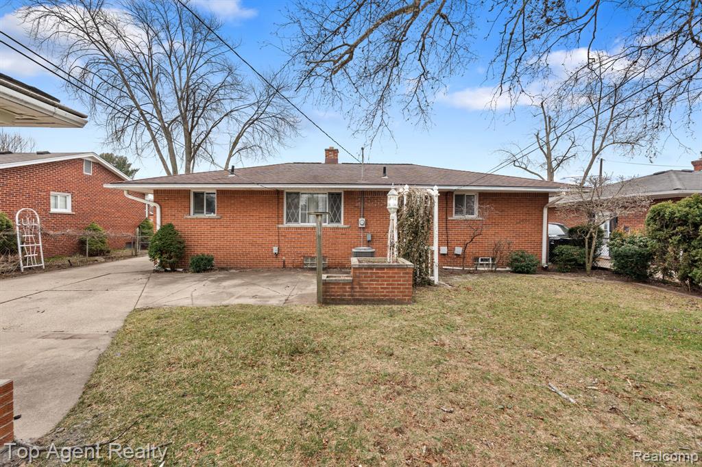 9001 Shannon Drive, Sterling Heights, MI 48314 — Photo 26