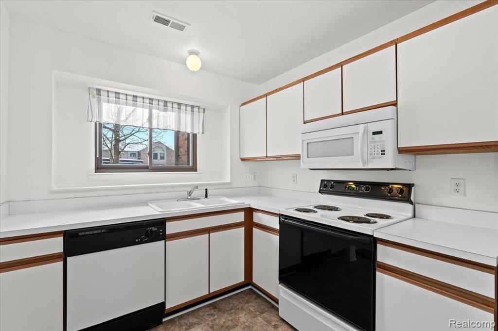 42714 Lilley Pointe Drive, 213, Canton, MI 48187 — Photo 10