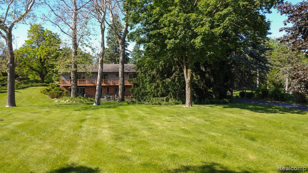6084 Upper Straits Boulevard, West Bloomfield, MI 48324 — Photo 3